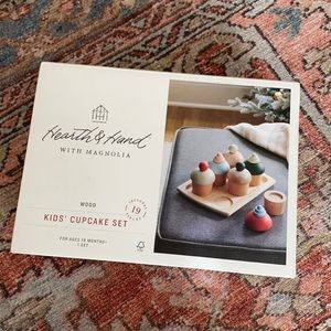 Hearth & Hand Cupcake Set